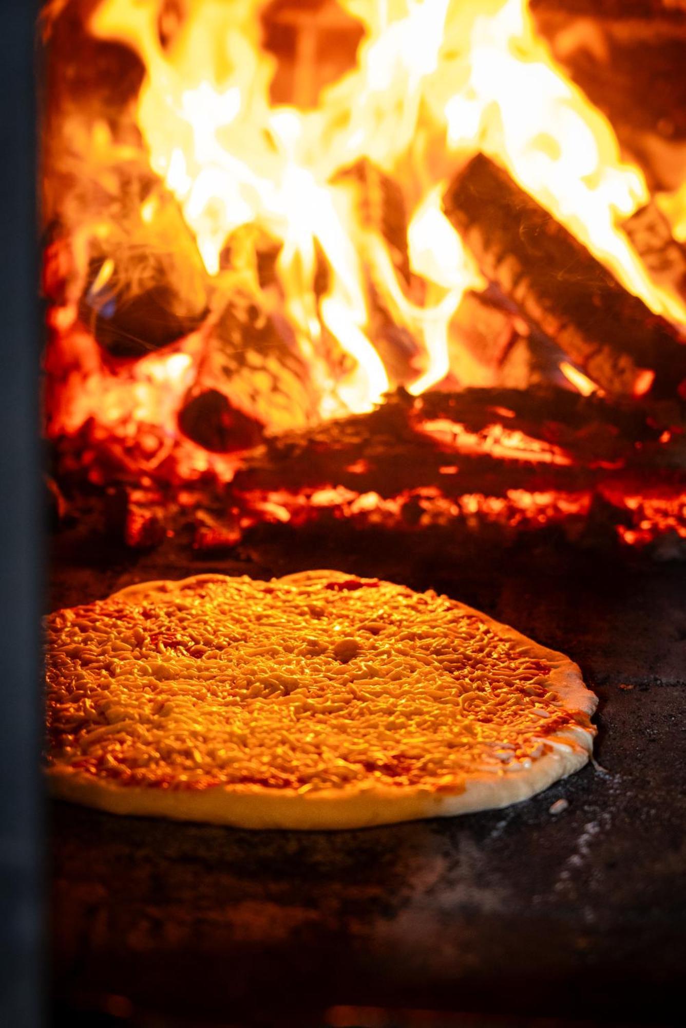 Dworek Ogrodniki, Caloroczny Dom Na Wylacznosc, Basen, Sauna, Las, Staw Rybny, Altana Grillowa, Ognisko, Pianino, Kominek, Piec Chlebowy, Duza Ogrodzona Posesja Tuczna Eksteriør bilde